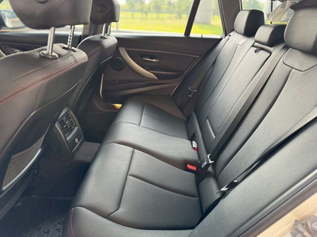 BMW寶馬 318D TOURING  第13張相片