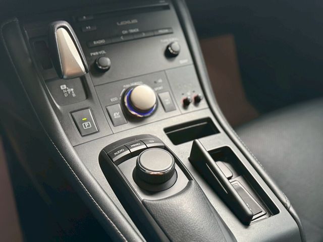 LEXUS凌志 CT200H  第12張相片