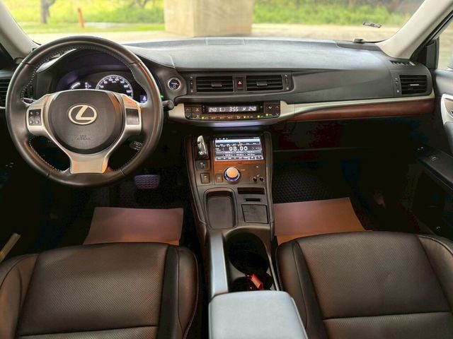LEXUS凌志 CT200H  第7張相片