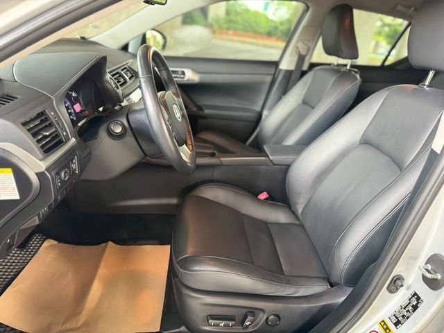 LEXUS凌志 CT200H  第15張相片