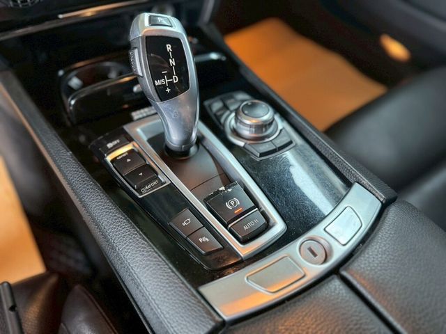 BMW寶馬 740I  第12張相片
