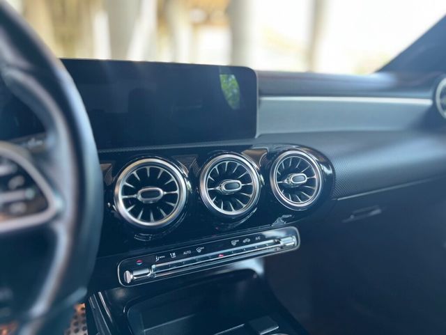 M-BENZ賓士 CLA250  第10張相片