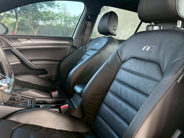 VOLKSWAGEN福斯 GOLF  第18張相片