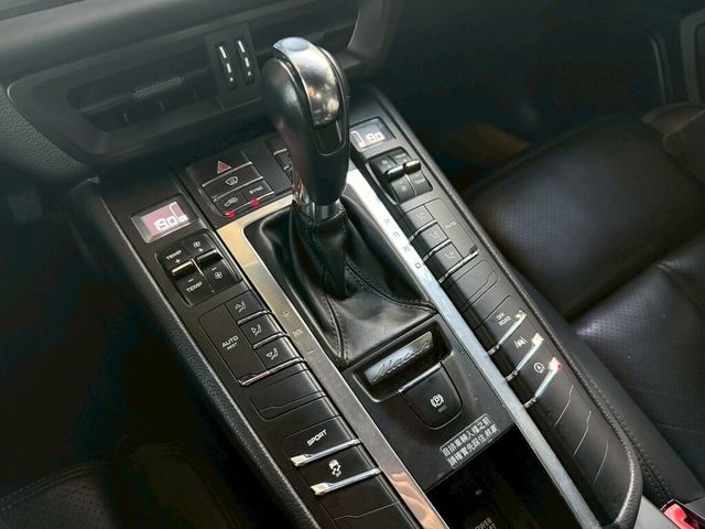 PORSCHE保時捷 MACAN  第9張相片