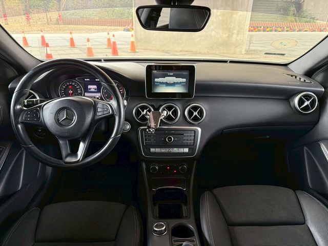 M-BENZ賓士 A180  第16張相片