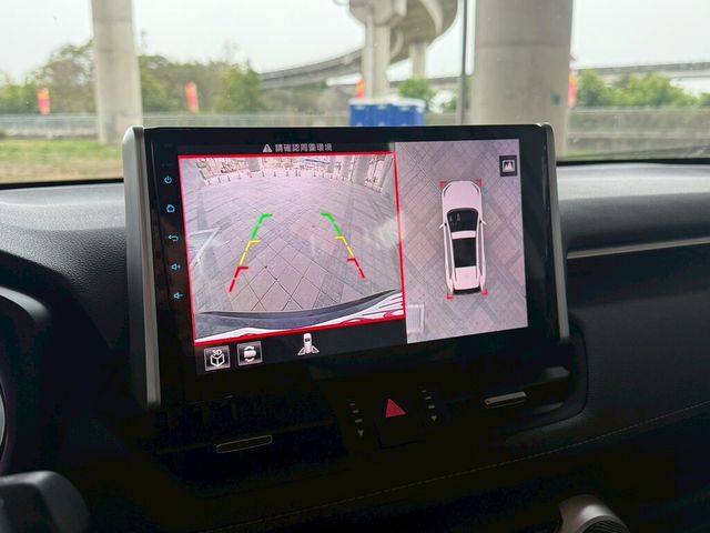 TOYOTA豐田 RAV4  第10張相片