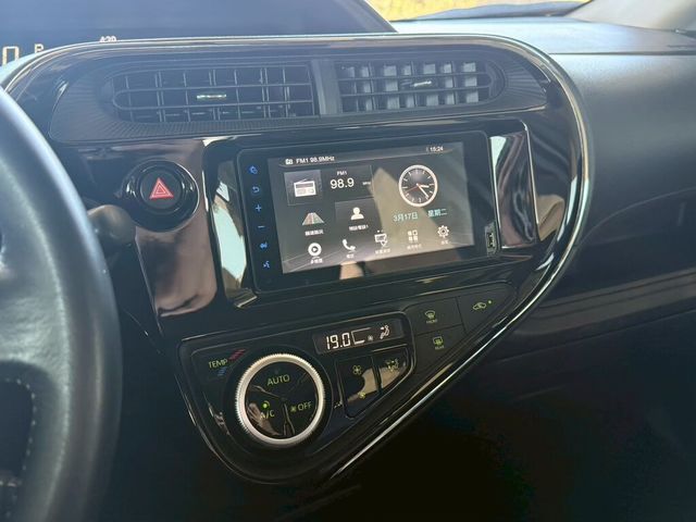 TOYOTA豐田 PRIUS C  第10張相片