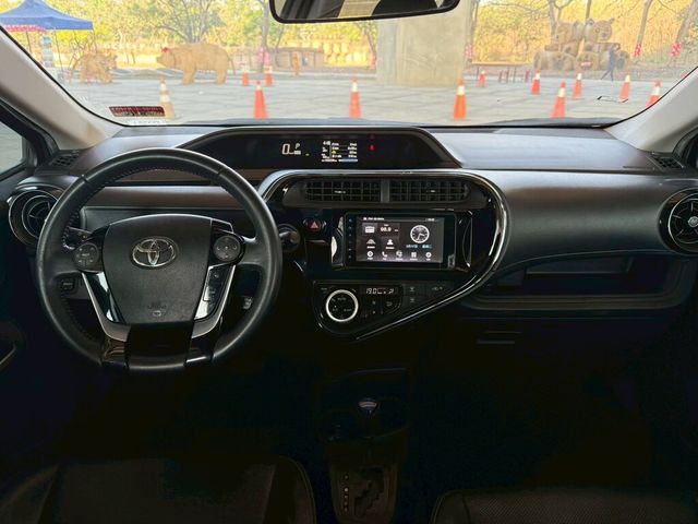 TOYOTA豐田 PRIUS C  第13張相片