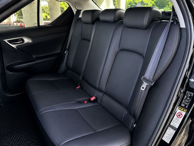 LEXUS凌志 CT200H  第18張相片