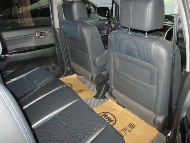 純一手車庫車.整台原板件.整台零事故2.4升超大馬力.可以全家出遊瘋露營.內裝更是直逼新車品質便宜又大碗  第4張相片