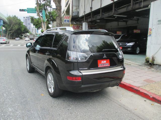 正港稀有純一手車庫車四輪傳動頂級版整台零事故.整台原板件.整台原廠保養記錄.底盤更是安靜無漏油.有圖有真相  第9張相片