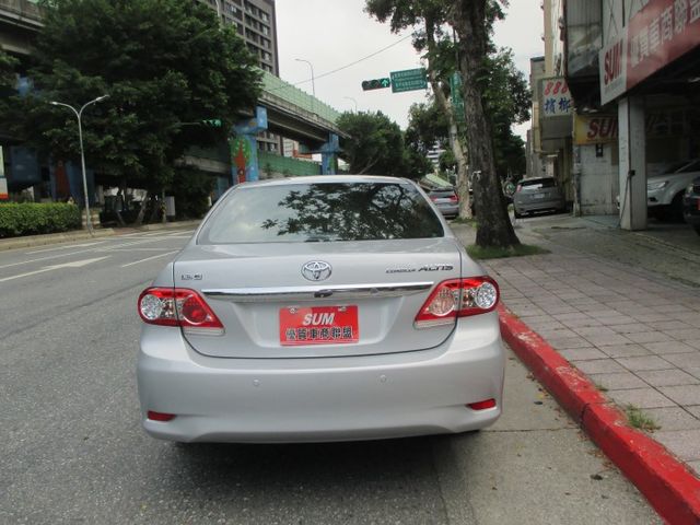 正港稀有特式精裝車純一手車庫車整台零事故整台原板件整台原廠保養記錄內裝更綿.車主很雇車  第8張相片