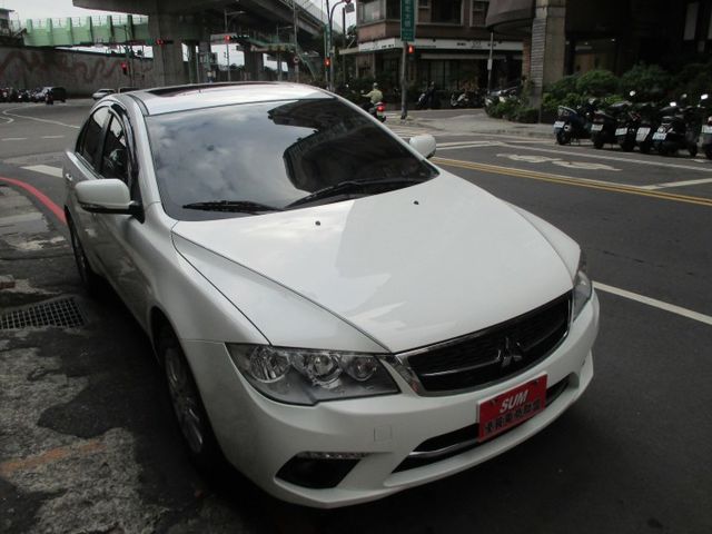 純一手車庫車頂級版 6速手自排整台零事故整台原板件整台原廠保養記錄底盤更是安靜無漏油  第1張相片
