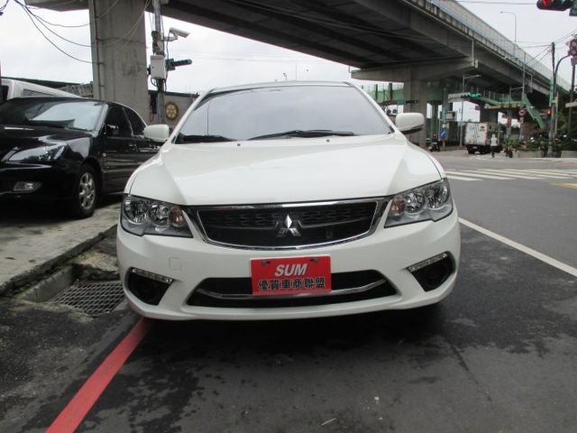 純一手車庫車頂級版 6速手自排整台零事故整台原板件整台原廠保養記錄底盤更是安靜無漏油  第2張相片