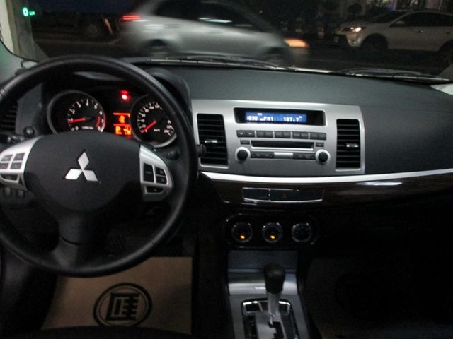純一手車庫車頂級版 6速手自排整台零事故整台原板件整台原廠保養記錄底盤更是安靜無漏油  第5張相片