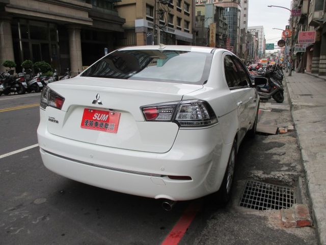 純一手車庫車頂級版 6速手自排整台零事故整台原板件整台原廠保養記錄底盤更是安靜無漏油  第6張相片