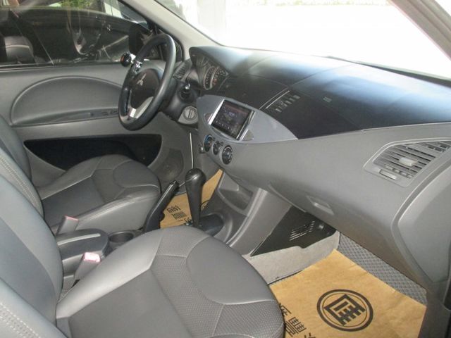 純一手女用車庫車整台零事故整台原板件整台原廠保養記錄純載公婆小孩不載貨公里數少0頭款可交車  第4張相片