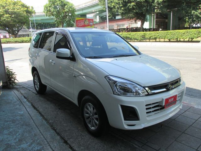 最暢銷的休旅車 2.4升大馬力.整台零事故整台原板 件.可出遊 可載貨0 頭款可交車  第1張相片