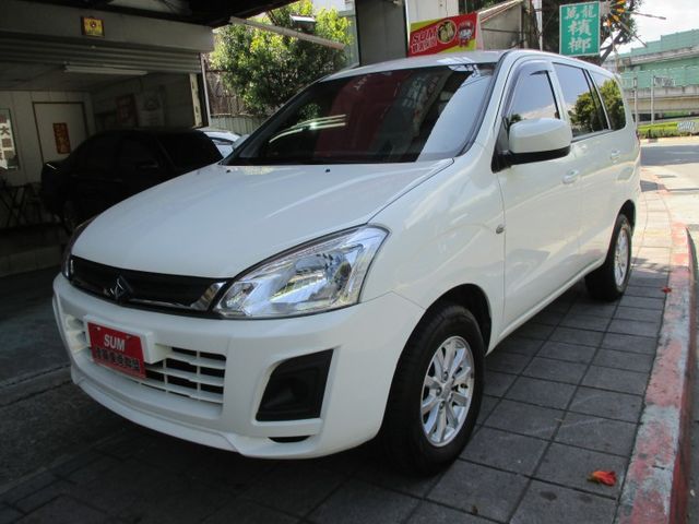 最暢銷的休旅車 2.4升大馬力.整台零事故整台原板 件.可出遊 可載貨0 頭款可交車  第3張相片