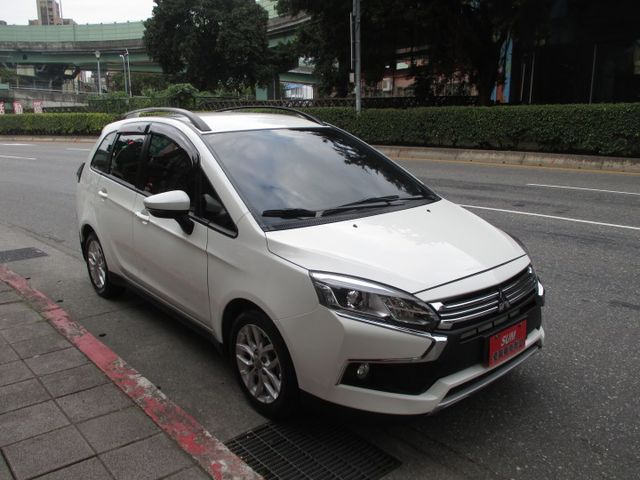 正港稀有放假娛樂特式版頂級電動尾門進階版.整台零事故.整台原廠保養記錄.購車再加贈原廠五大保固  第1張相片