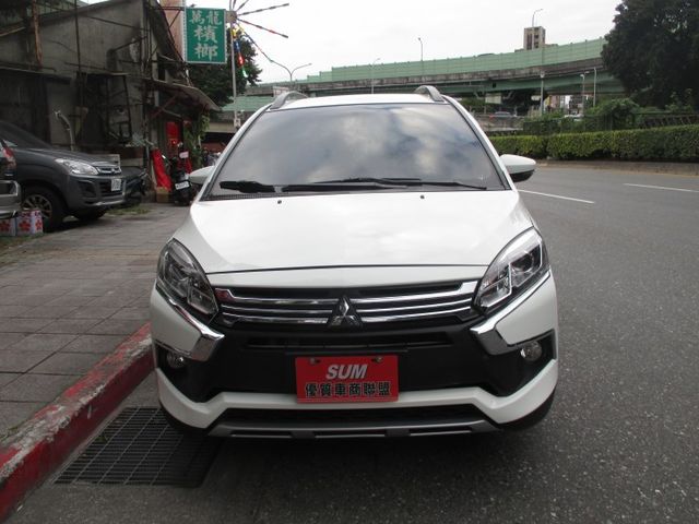 正港稀有放假娛樂特式版頂級電動尾門進階版.整台零事故.整台原廠保養記錄.購車再加贈原廠五大保固  第2張相片