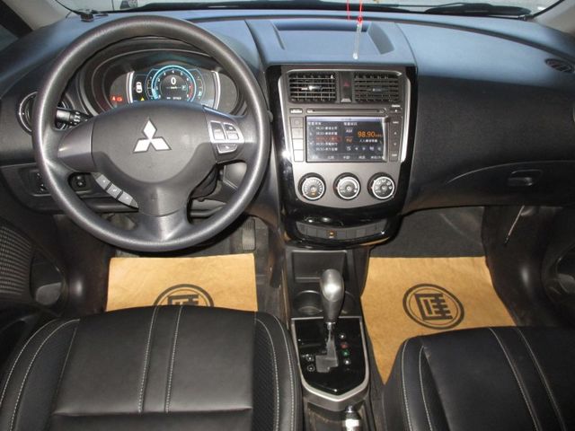 正港稀有放假娛樂特式版頂級電動尾門進階版.整台零事故.整台原廠保養記錄.購車再加贈原廠五大保固  第4張相片