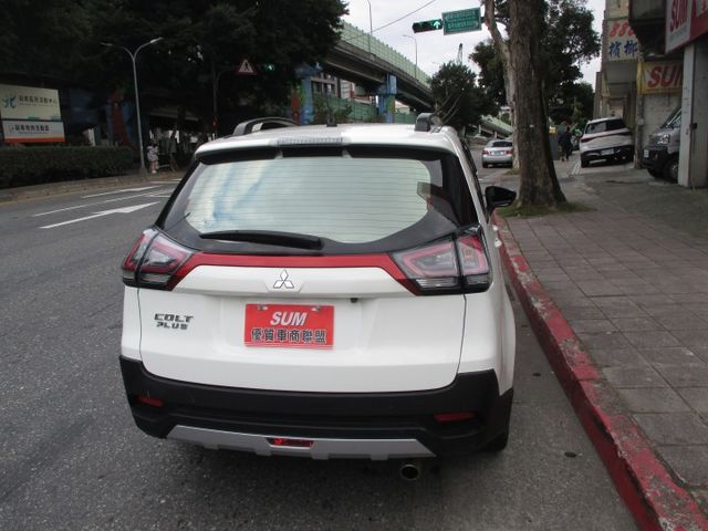 正港稀有放假娛樂特式版頂級電動尾門進階版.整台零事故.整台原廠保養記錄.購車再加贈原廠五大保固  第7張相片