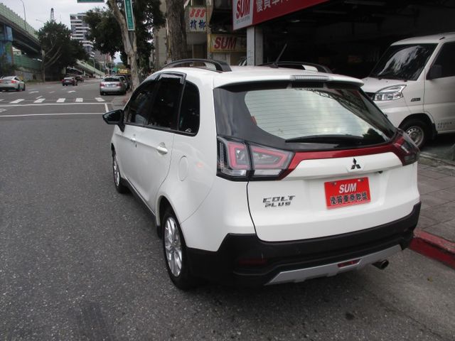 正港稀有放假娛樂特式版頂級電動尾門進階版.整台零事故.整台原廠保養記錄.購車再加贈原廠五大保固  第8張相片