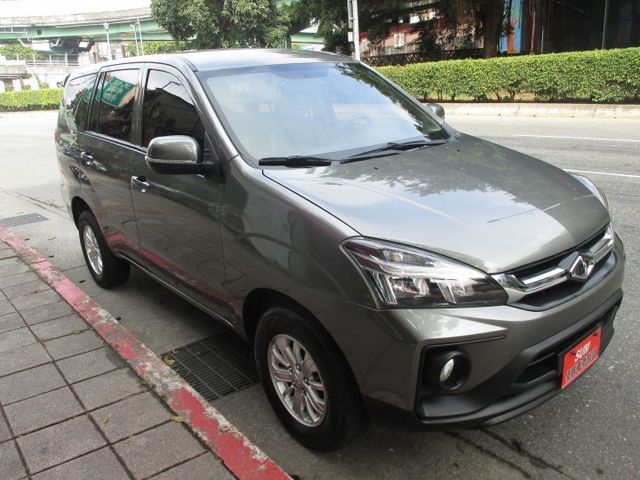 正港稀有純一手車庫車.頂級版整台零事故整台原板件.整台原廠保養記錄純載人購車再加贈原廠五大保固  第1張相片