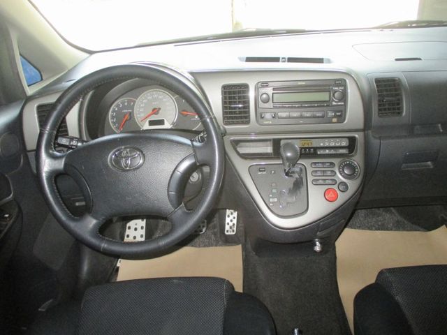 正港純一手車庫車.頂級版雙天窗保證不漏水電動座椅整台原板件底盤更是安靜無漏油阿公純載孫子上下課  第4張相片