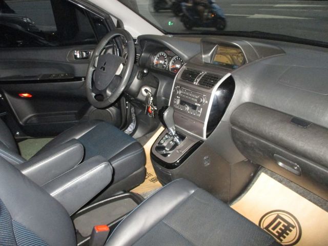 正港稀有純一手車庫車整台原板件整台零事故整台原廠保養記錄底盤更是安靜無漏油.內裝更是棉公里數更是少  第4張相片