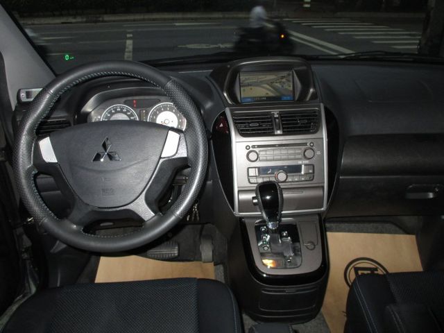 正港稀有純一手車庫車整台原板件整台零事故整台原廠保養記錄底盤更是安靜無漏油.內裝更是棉公里數更是少  第5張相片