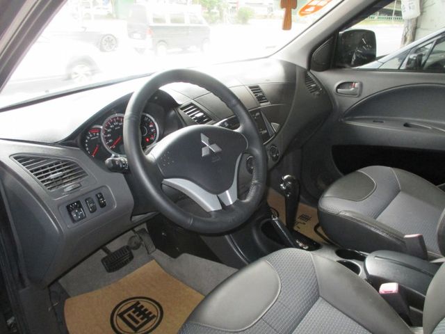 正三菱車系.純一手車庫車整台原板件零事故耐用耐超妥善率高.老董純載人不載貨.是您賺錢發大財的好夥伴  第3張相片