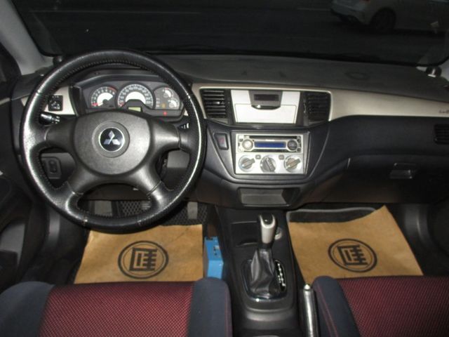 正港稀有純一手車庫車.1.6升6速手自排.桶型原廠跑車座椅.包覆性強.整台原板件小IO特式版  第5張相片