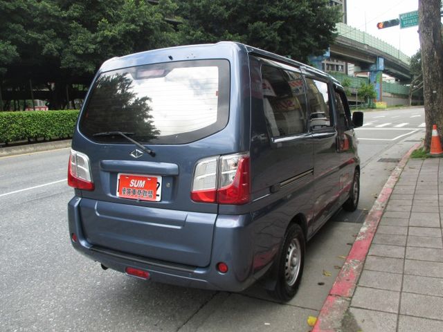 正港稀有正8人座頂級進階版.純一手車庫車整台零事故整台原板件整台原廠保養記錄.正時皮帶套件剛換.購車再加贈原廠5大保固  第6張相片