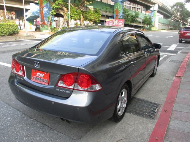 正港稀有純一手女用車庫車整台零事故整台原板件.整台原廠保養記錄純跑9萬底盤更是安靜無漏油內裝更是棉  第8張相片