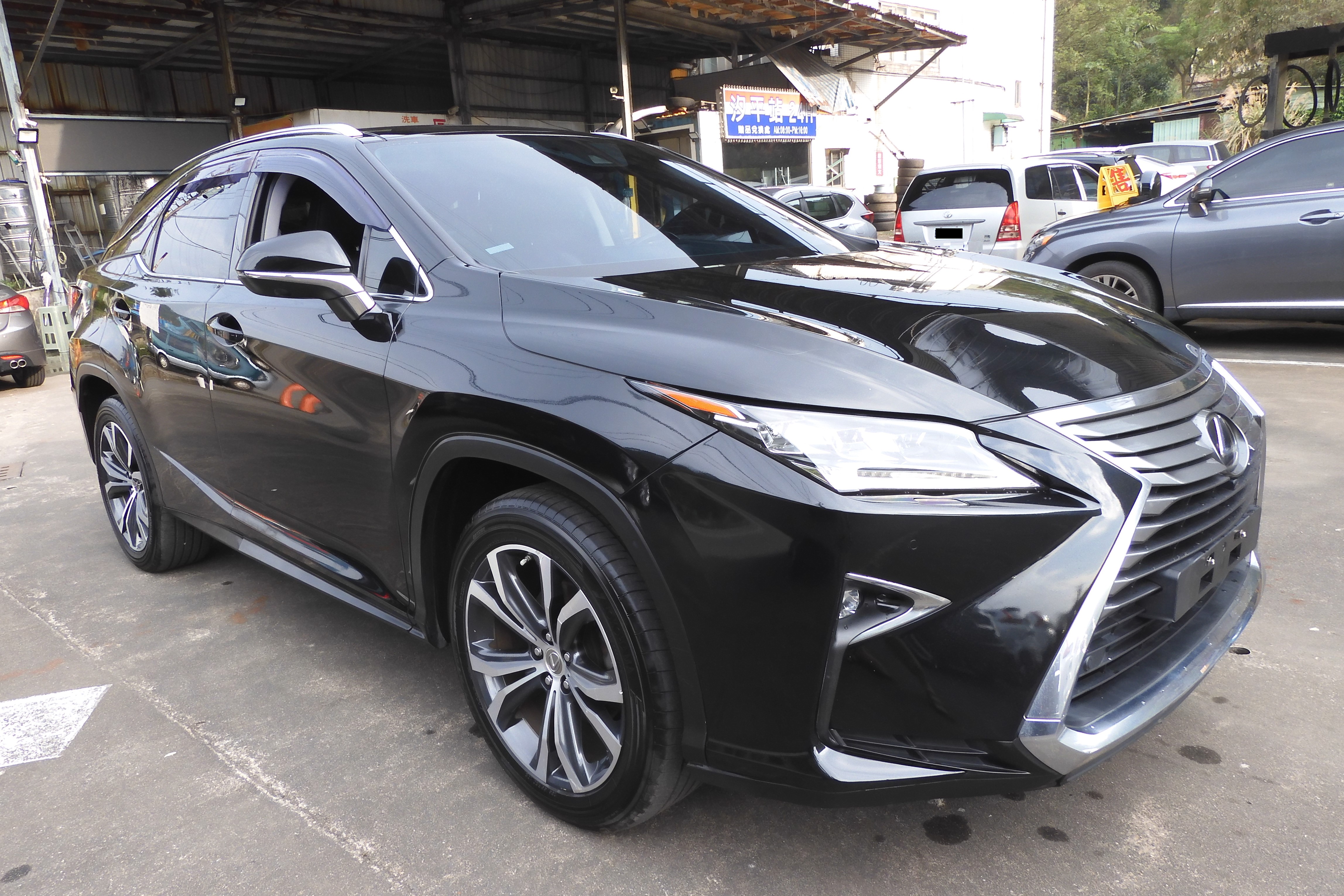 2017【保證實車實價72.5萬】電動天窗/電動尾門/環景系統，車美如新  第3張相片