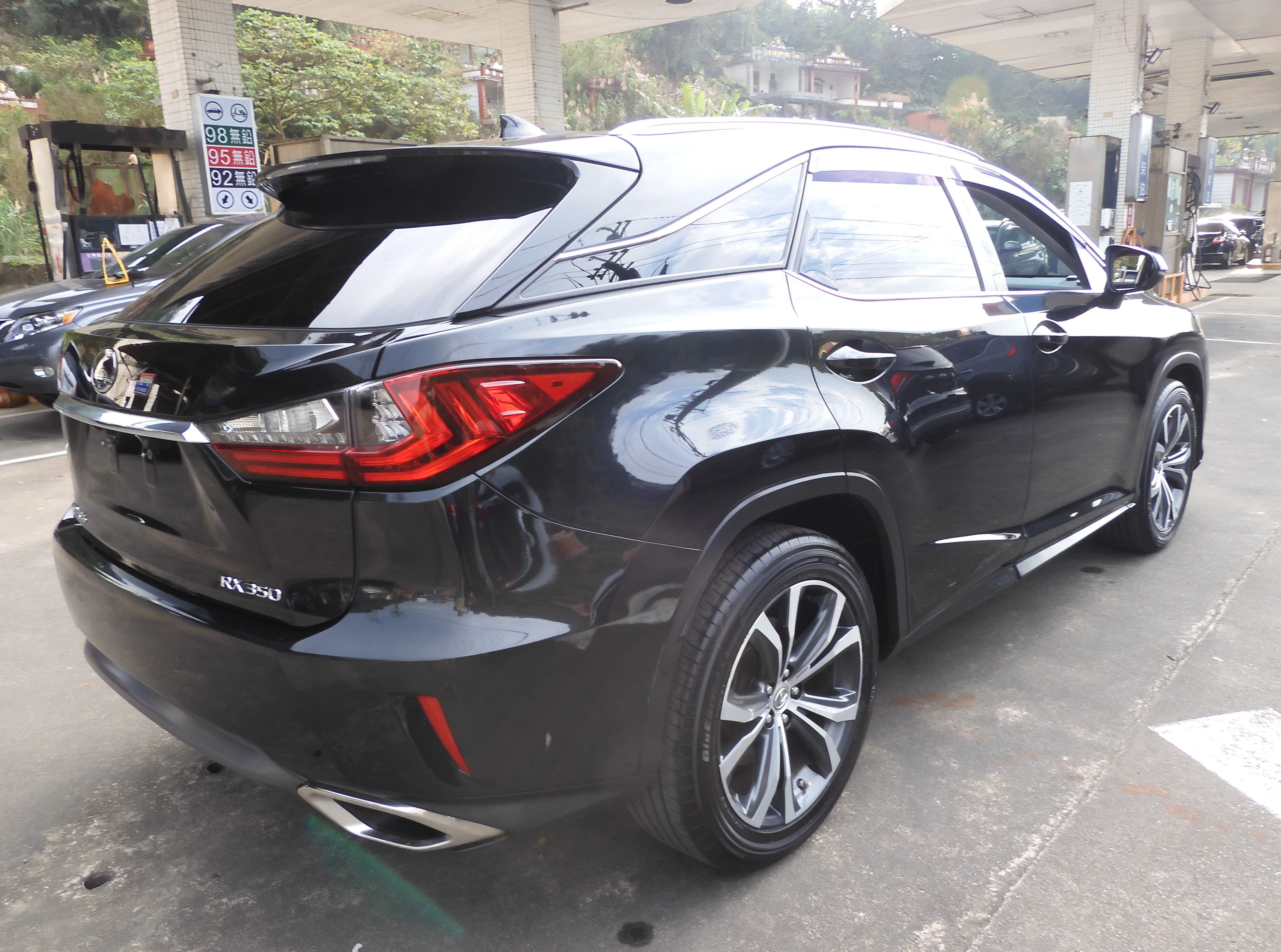2017【保證實車實價72.5萬】電動天窗/電動尾門/環景系統，車美如新  第4張相片