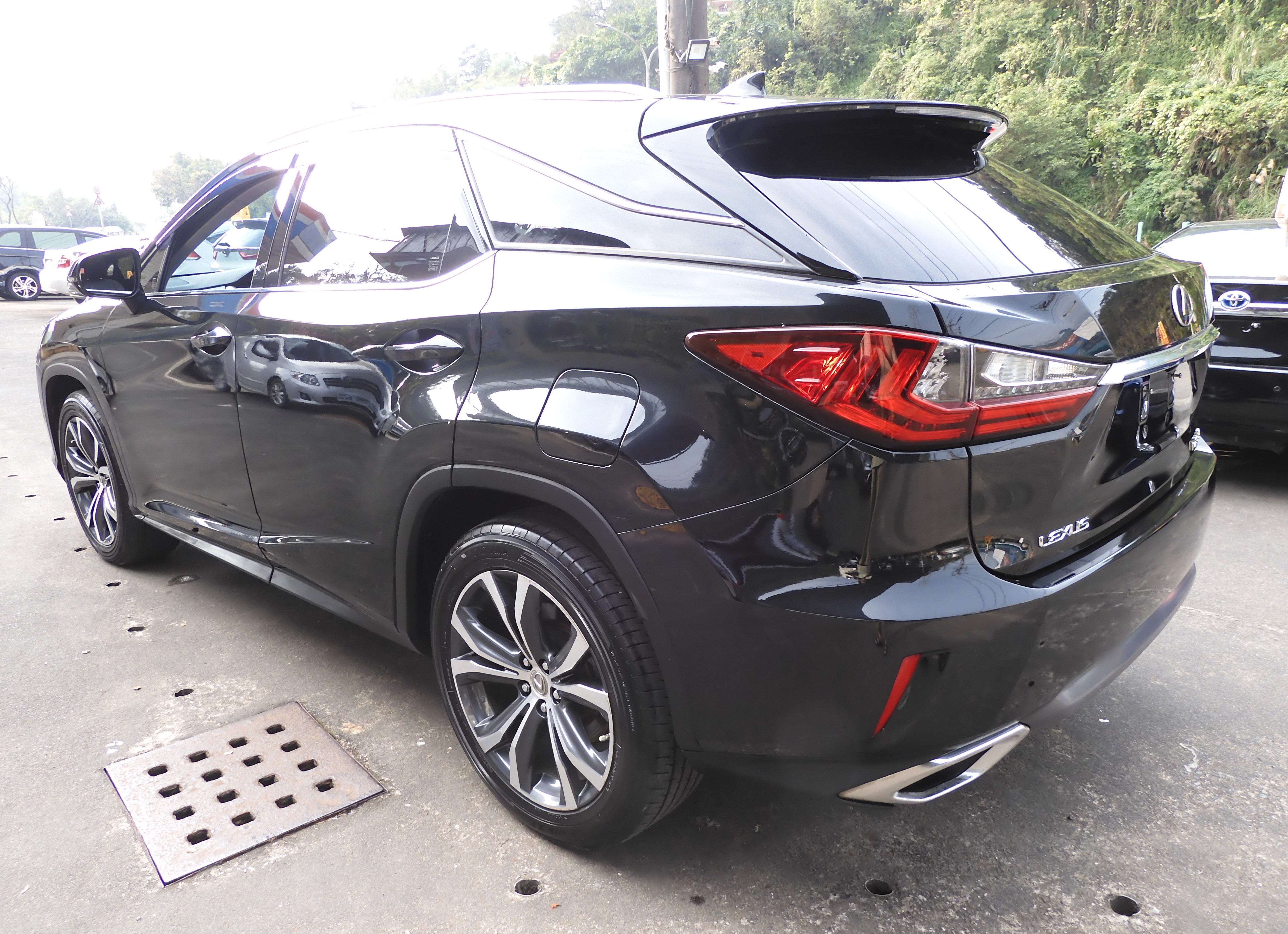 2017【保證實車實價72.5萬】電動天窗/電動尾門/環景系統，車美如新  第5張相片