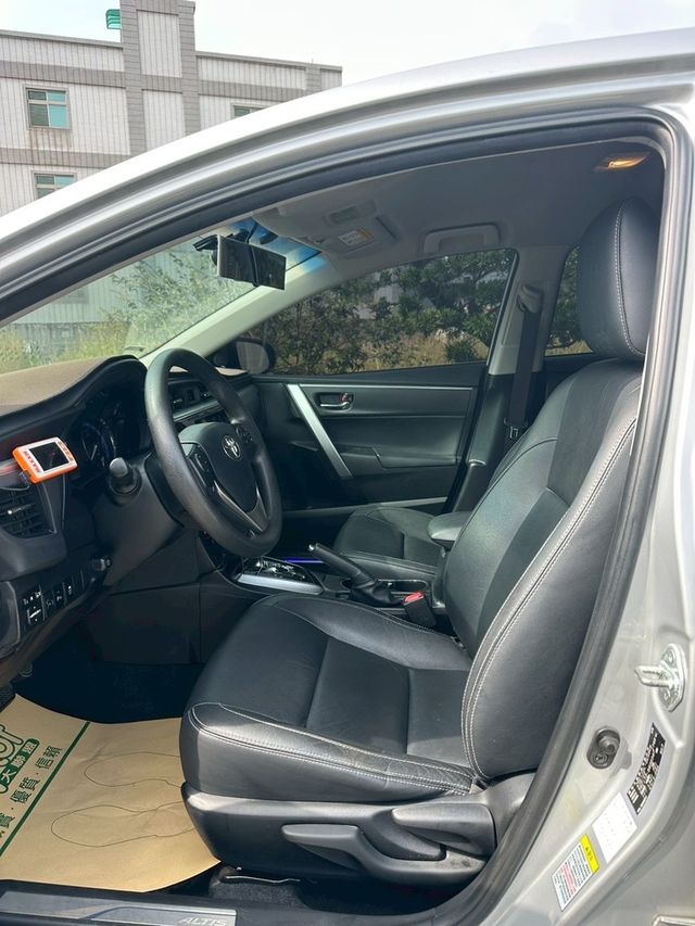 TOYOTA豐田 ALTIS  第3張相片