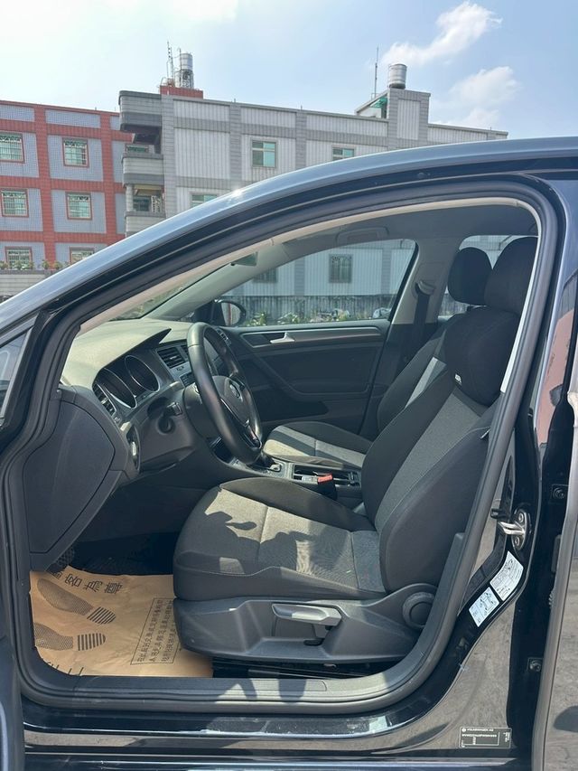 VOLKSWAGEN福斯 GOLF  第6張相片