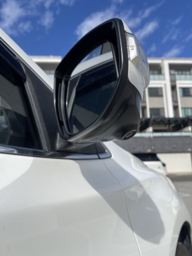 全車原鈑 免鑰匙 胎壓偵測 車側盲點 360環景  第17張相片