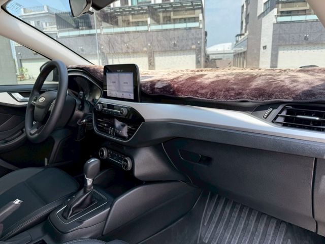 定速/六氣囊/CARPLAY/倒車顯影/原鈑件/已認證  第7張相片