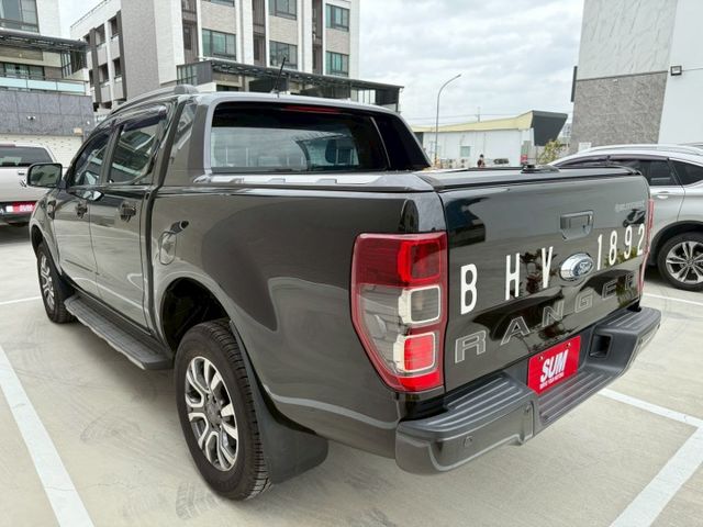 原鈑件/行駛模式切換/自動停車/斜坡輔助/藍芽影音/導車螢幕  第3張相片