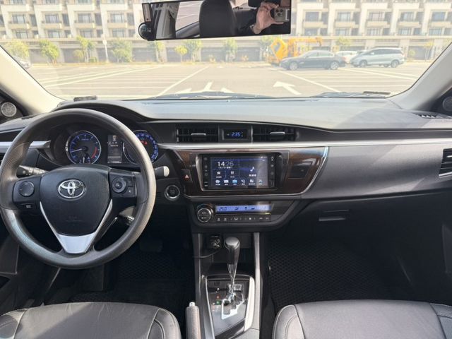 原鈑件/藍芽影音/免鑰匙/定速/抬頭顯示器/倒車顯影  第5張相片