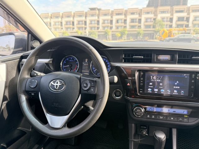 原鈑件/藍芽影音/免鑰匙/定速/抬頭顯示器/倒車顯影  第8張相片