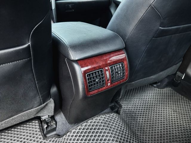 Toyota Camry 2.0 E 倒車顯影  恆溫空調 後座出風口....  第6張相片