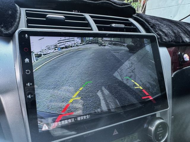 Toyota Camry 2.0 E 倒車顯影  恆溫空調 後座出風口....  第9張相片