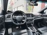 Sport版 雙前座跑車座椅  免鑰匙啟動車門鎖  分區溫控 定速巡航 後座出風口  第3張縮圖