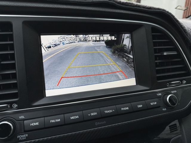 Sport版 雙前座跑車座椅  免鑰匙啟動車門鎖  分區溫控 定速巡航 後座出風口  第7張相片